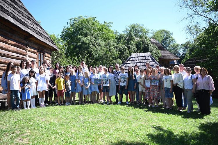 «Моя сім’я – мій оберіг»: в Ужгороді відзначили переможців обласного фотоконкурсу