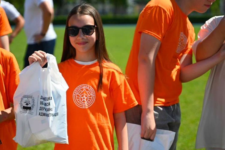 Очільники Закарпаття та Донеччини зіграли у футбол з учасниками «Карпатської зміни»