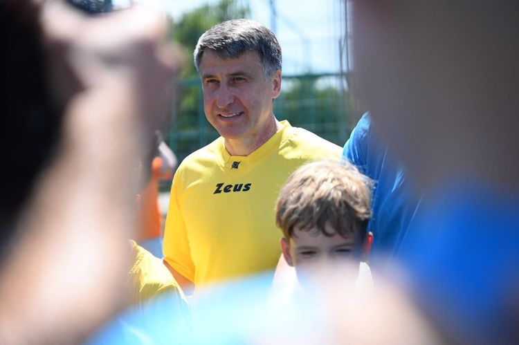 Очільники Закарпаття та Донеччини зіграли у футбол з учасниками «Карпатської зміни»
