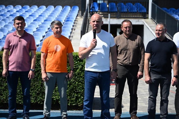 Очільники Закарпаття та Донеччини зіграли у футбол з учасниками «Карпатської зміни»