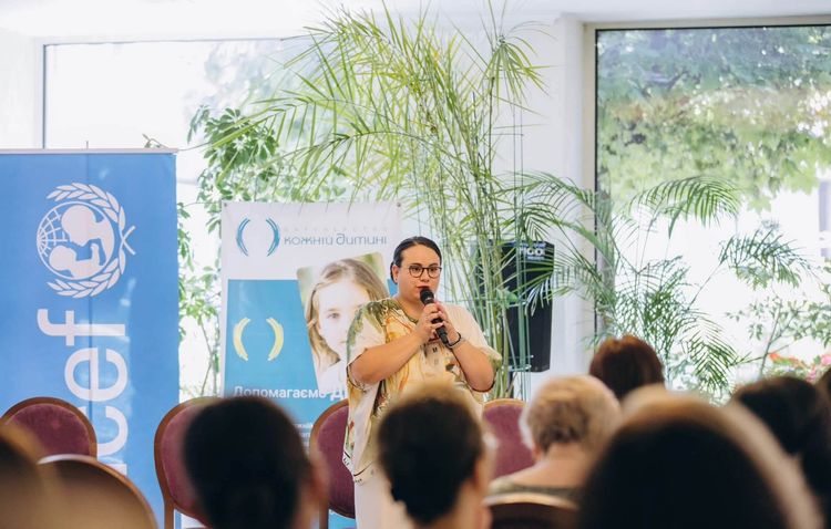 У Мукачеві відбувся захід «Жива книга: відверті історії турботи про дітей»