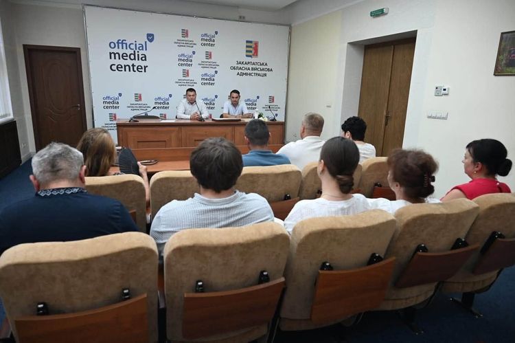 Ростислав Пріцак вручив почесні відзнаки провідним архітекторам Закарпаття