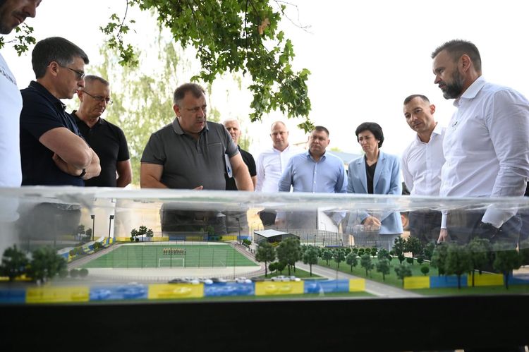Мирослав Білецький та Віктор Микита проінспектували масштабну реконструкцію школи в Ільниці