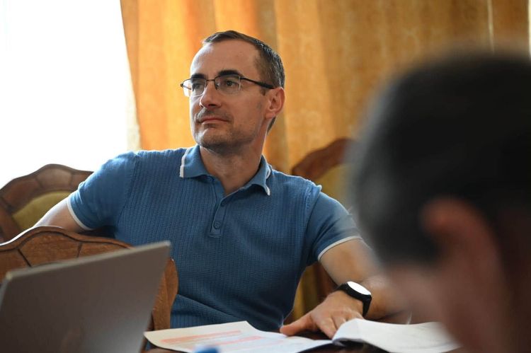 Закарпатським підприємцям роз'яснили новий порядок перепідтвердження статусу критичності та правила обліку сумісників