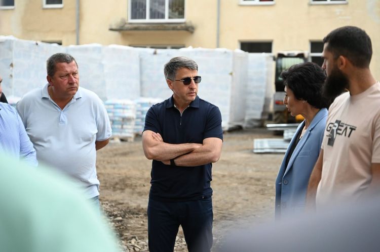 Мирослав Білецький та Віктор Микита проінспектували масштабну реконструкцію школи в Ільниці