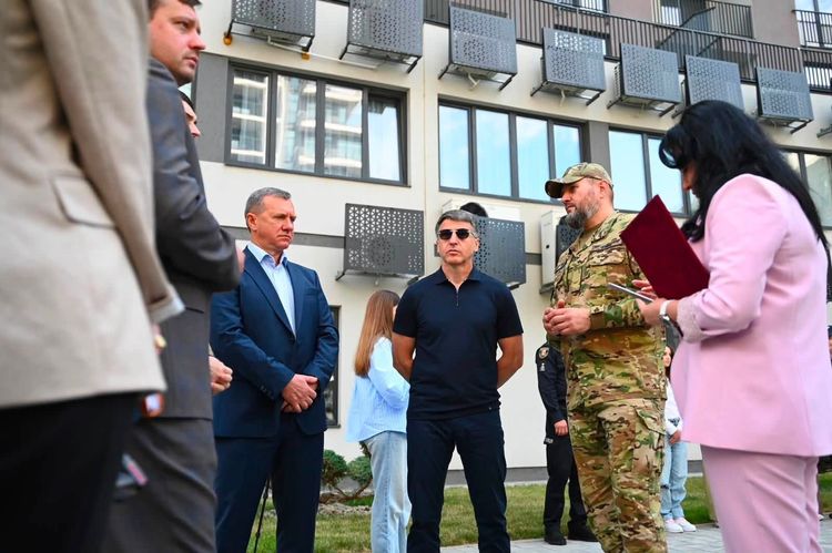 В Ужгороді три родини військових отримали нове житло 