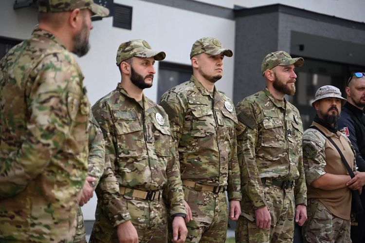 В Ужгороді три родини військових отримали нове житло 
