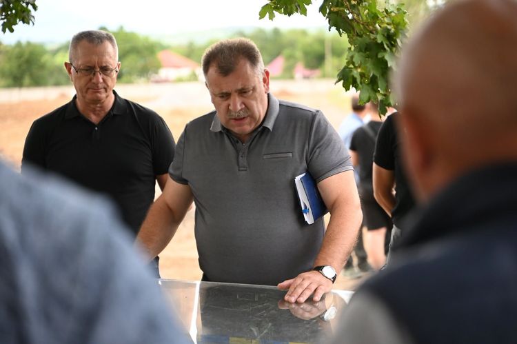 Мирослав Білецький та Віктор Микита проінспектували масштабну реконструкцію школи в Ільниці