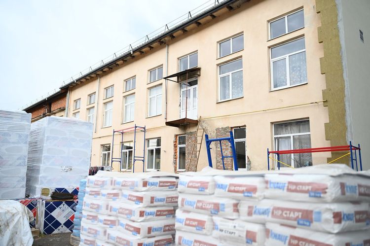 Мирослав Білецький та Віктор Микита проінспектували масштабну реконструкцію школи в Ільниці