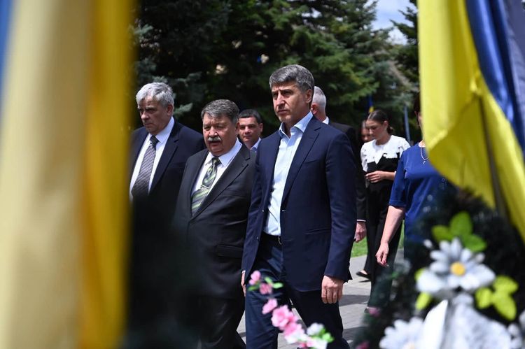 Представники України та угорської делегації взяли участь у меморіальних заходах в Ужгороді