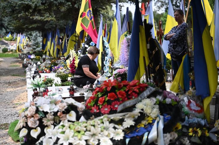 Представники України та угорської делегації взяли участь у меморіальних заходах в Ужгороді