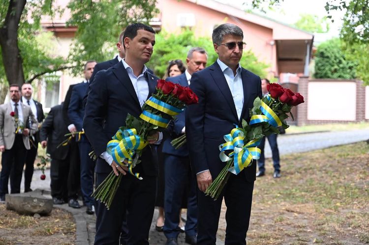 Представники України та угорської делегації взяли участь у меморіальних заходах в Ужгороді