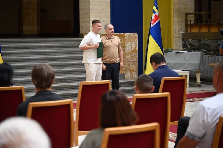 В атріумі ОВА відзначили найкращих тренерів області та їхніх вихованців