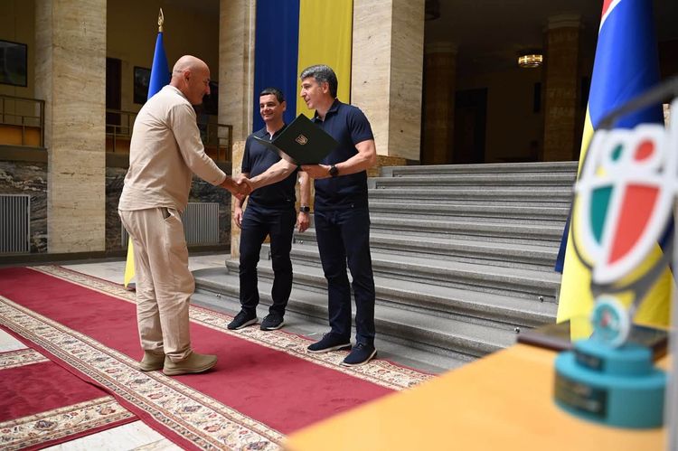 В атріумі ОВА відзначили фіналістів проєкту «Пліч-о-пліч Всеукраїнські шкільні ліги»