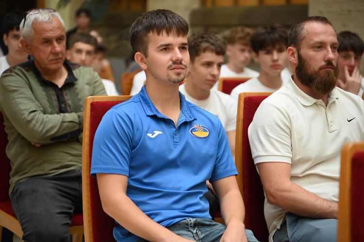 В атріумі ОВА відзначили фіналістів проєкту «Пліч-о-пліч Всеукраїнські шкільні ліги»