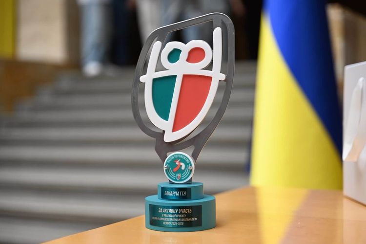 В атріумі ОВА відзначили фіналістів проєкту «Пліч-о-пліч Всеукраїнські шкільні ліги»