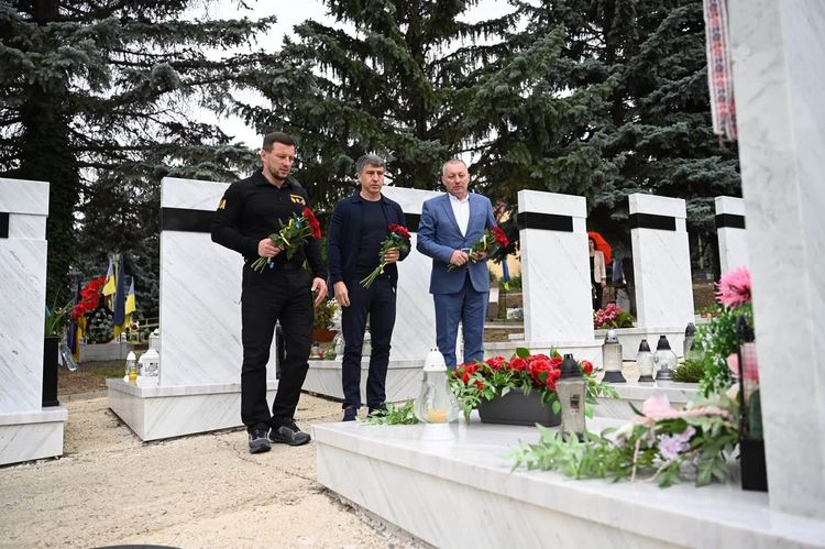 Мирослав Білецький та Олександр Прокудін вшанували пам'ять воїнів-героїв в Ужгороді