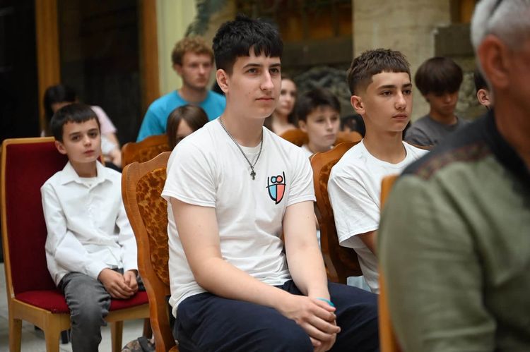 В атріумі ОВА відзначили фіналістів проєкту «Пліч-о-пліч Всеукраїнські шкільні ліги»