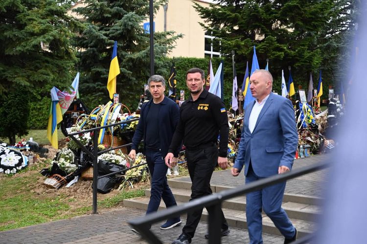 Мирослав Білецький та Олександр Прокудін вшанували пам'ять воїнів-героїв в Ужгороді