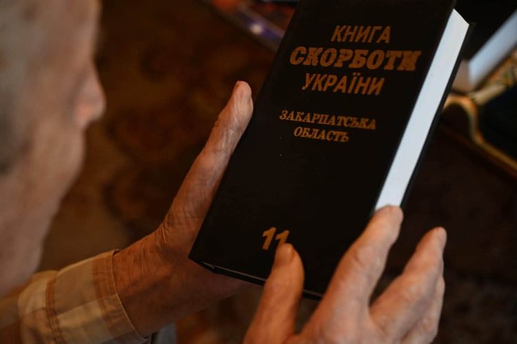 100-річному Борису Гвардіонову вручили нагрудний знак «За розвиток Закарпаття»