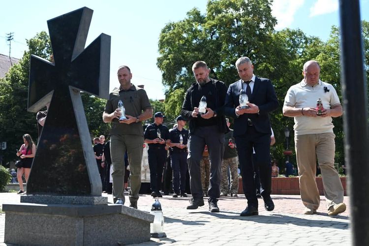 В Ужгороді вшанували пам'ять жертв російського полону