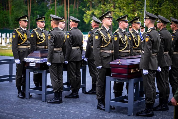 Представники ОВА взяли участь у церемонії поховання п'яти невідомих воїнів на НВМК