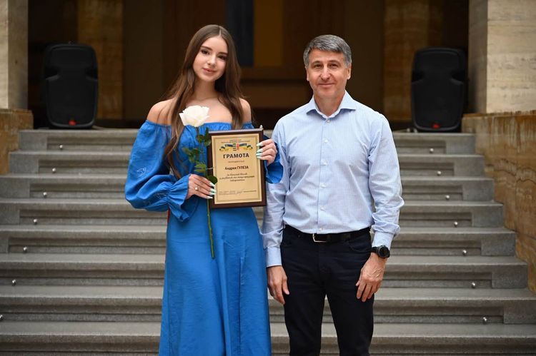 Мирослав Білецький відзначив переможців конкурсу «Міні Міс & Міні Містер Закарпаття»