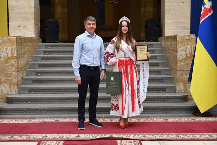 Мирослав Білецький відзначив переможців конкурсу «Міні Міс & Міні Містер Закарпаття»