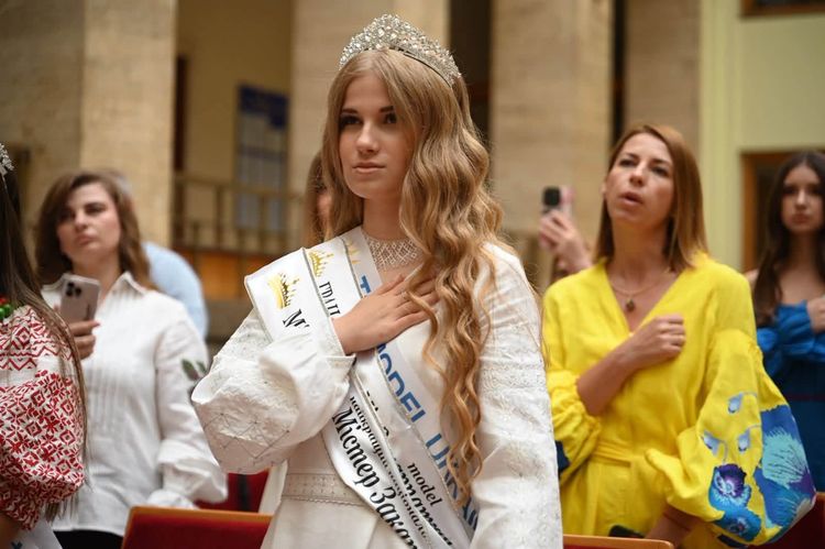 Мирослав Білецький відзначив переможців конкурсу «Міні Міс & Міні Містер Закарпаття»