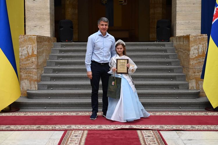 Мирослав Білецький відзначив переможців конкурсу «Міні Міс & Міні Містер Закарпаття»