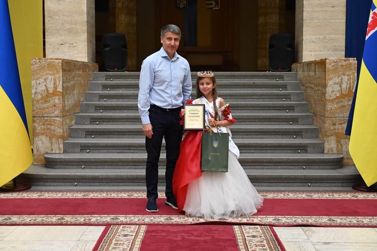Мирослав Білецький відзначив переможців конкурсу «Міні Міс & Міні Містер Закарпаття»