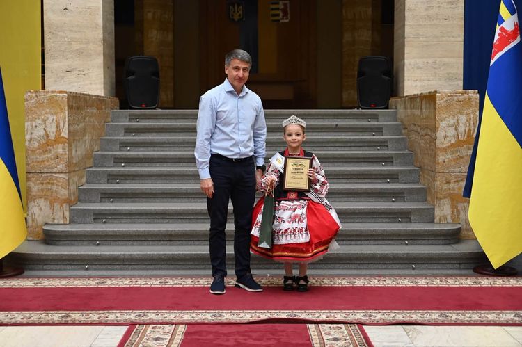 Мирослав Білецький відзначив переможців конкурсу «Міні Міс & Міні Містер Закарпаття»