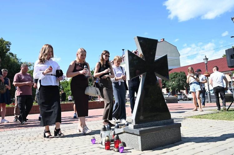 В Ужгороді вшанували пам'ять жертв російського полону