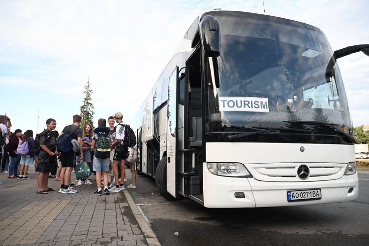 На літній відпочинок до Австрії вирушила друга група дітей наших Захисників і Захисниць