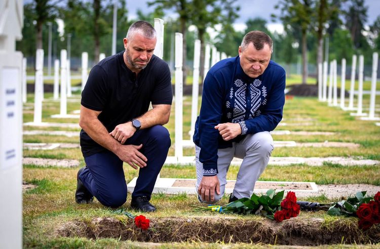 Представники ОВА взяли участь у церемонії поховання п'яти невідомих воїнів на НВМК