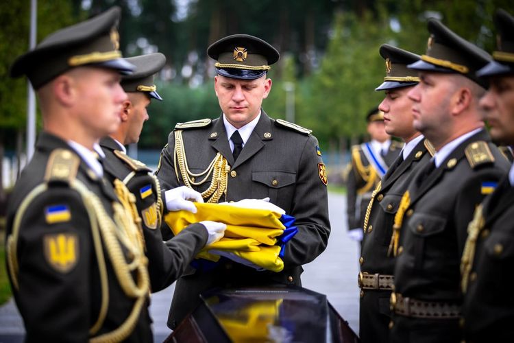 Представники ОВА взяли участь у церемонії поховання п'яти невідомих воїнів на НВМК