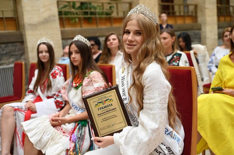 Мирослав Білецький відзначив переможців конкурсу «Міні Міс & Міні Містер Закарпаття»