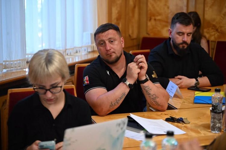У Закарпатській ОВА обговорили шляхи професійної адаптації та зайнятості ветеранів