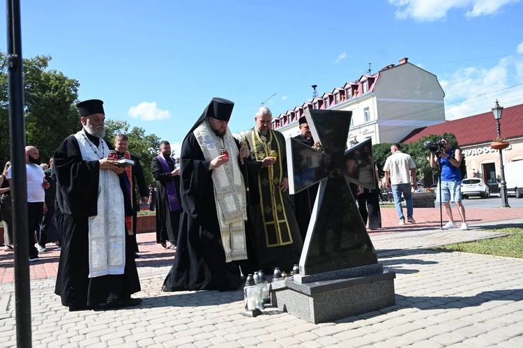 В Ужгороді вшанували пам'ять жертв російського полону