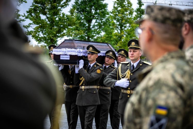 Представники ОВА взяли участь у церемонії поховання п'яти невідомих воїнів на НВМК