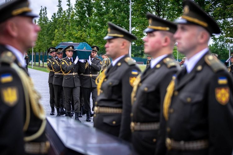 Представники ОВА взяли участь у церемонії поховання п'яти невідомих воїнів на НВМК
