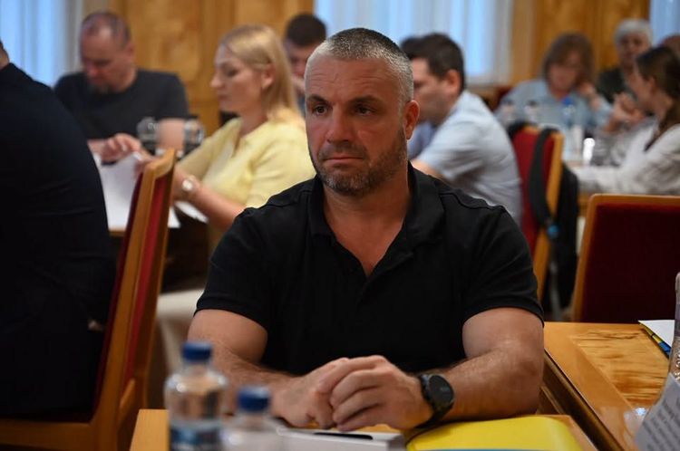У Закарпатській ОВА обговорили шляхи професійної адаптації та зайнятості ветеранів