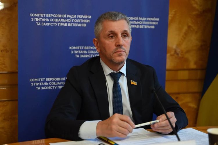 У Закарпатській ОВА обговорили шляхи професійної адаптації та зайнятості ветеранів
