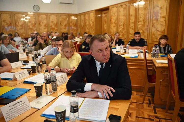 У Закарпатській ОВА обговорили шляхи професійної адаптації та зайнятості ветеранів