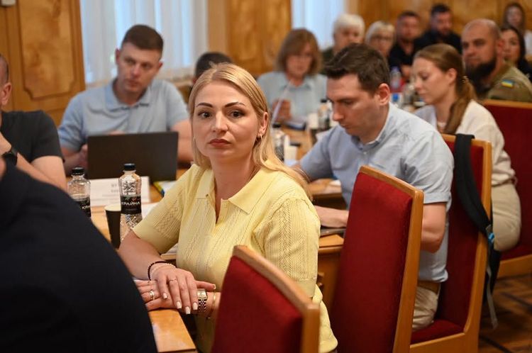 У Закарпатській ОВА обговорили шляхи професійної адаптації та зайнятості ветеранів