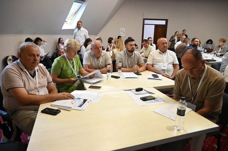 Безпечне середовище для дітей: на Закарпатті стартували тренінги для голів ТГ