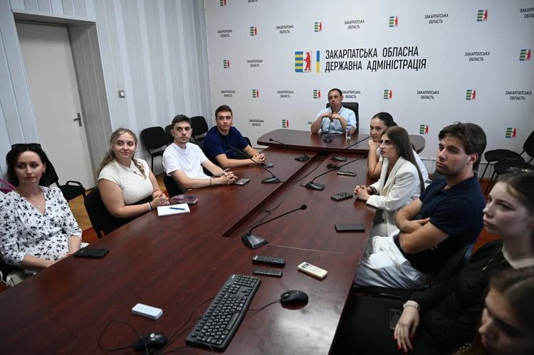 Молодіжна політика Закарпаття: відвертий діалог у Міжнародний день молоді