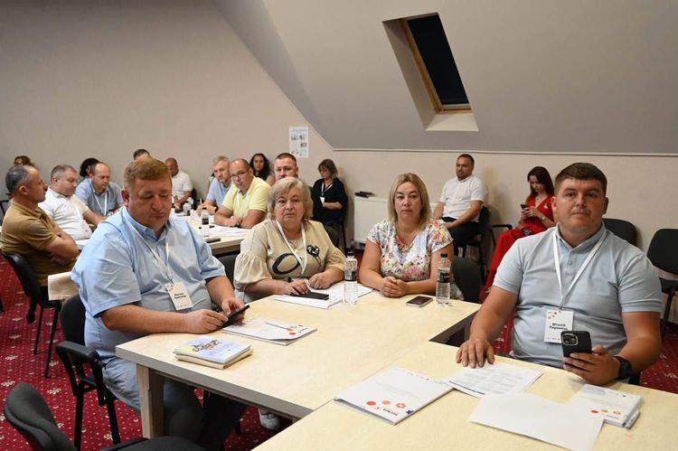 Безпечне середовище для дітей: на Закарпатті стартували тренінги для голів ТГ