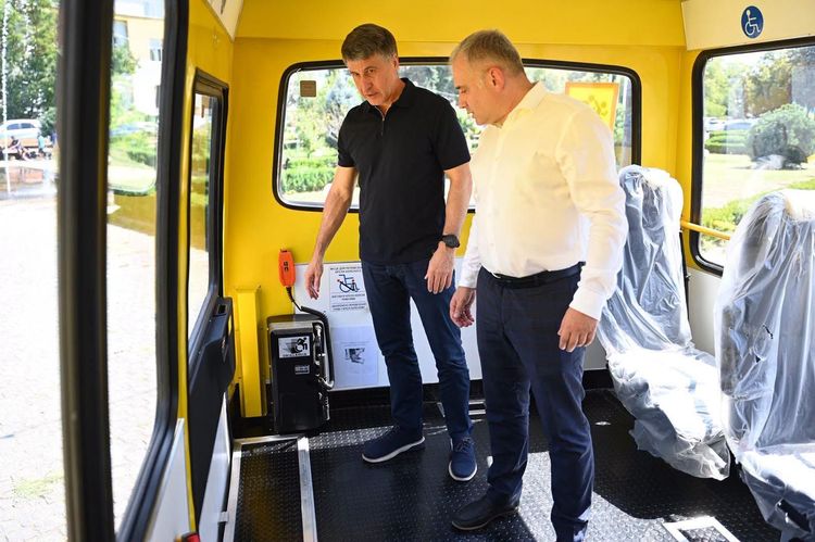 Громади Закарпаття отримали 18 нових шкільних автобусів