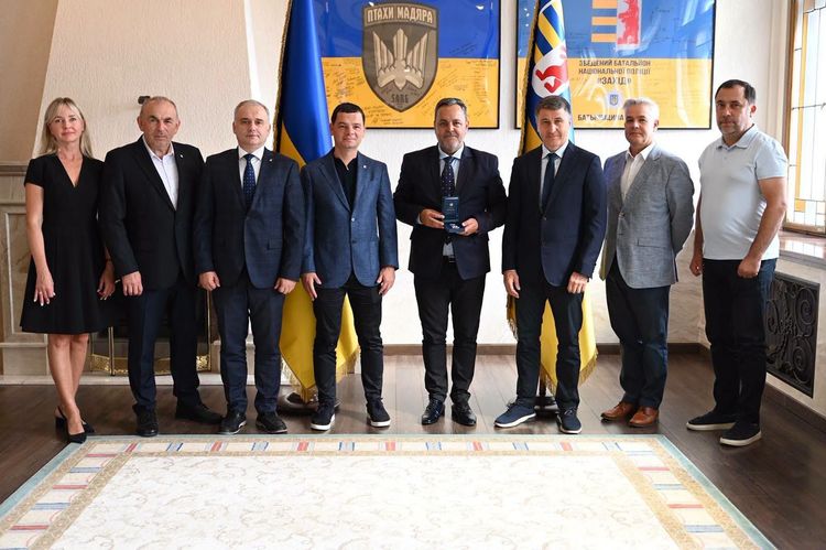 Генконсула Румунії в Солотвині нагородили відзнакою «За розвиток Закарпаття»